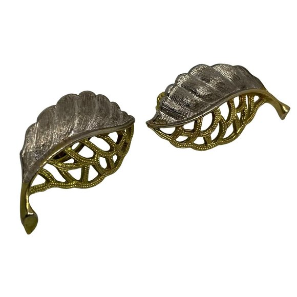 Vintage Lot of 5 sets of Clip on Earrings.  Gold tone hoops, Black fashion, Pine - Picture 5 of 7